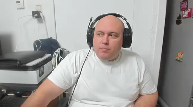 Snapshot of BigromeoXX chatting on 12-23-24, 06:05 BigromeoXX online show from 12-23-24, 06:05