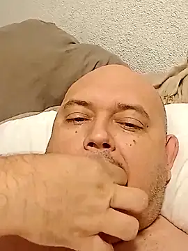 Snapshot of BigromeoXX chatting on 10-21-25, 10:49 BigromeoXX online show from 10-21-25, 10:49