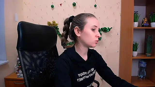 Snapshot of _Nicole_new chatting on 12-18-24, 11:56 Nicole new online show from 12-18-24, 11:56