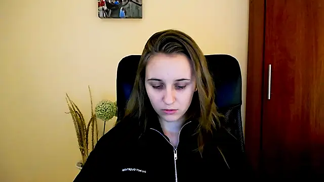 Snapshot of _Nicole_new chatting on 01-06-25, 04:13 Nicole new online show from 01-06-25, 04:13