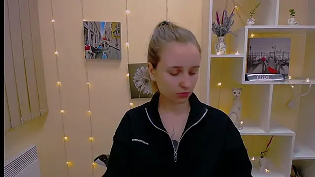 Snapshot of _Nicole_new chatting on 03-05-25, 12:44 Nicole new online show from 03-05-25, 12:44