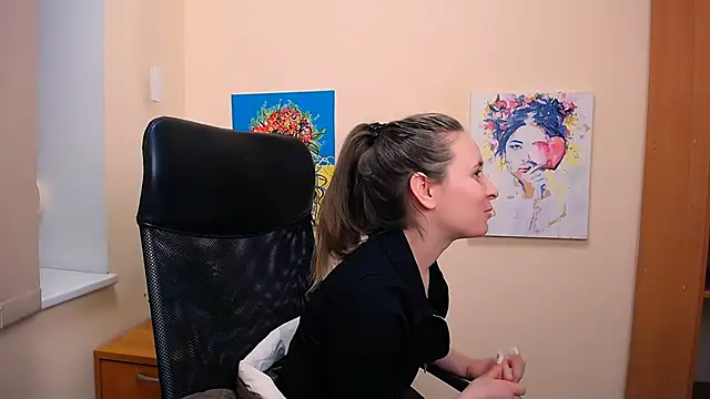 Snapshot of _Nicole_new chatting on 03-14-25, 06:39 Nicole new online show from 03-14-25, 06:39