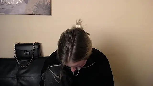 Snapshot of _Nicole_new chatting on 12-19-25, 02:46 Nicole new online show from 12-19-25, 02:46