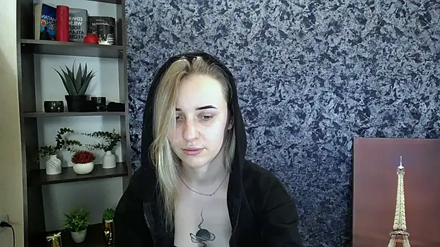 Snapshot of _Nicole_new chatting on 02-15-26, 02:47 Nicole new online show from 02-15-26, 02:47