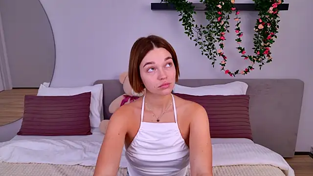 Snapshot of DanaLoved chatting on 02-11-25, 08:05 DanaLoved online show from 02-11-25, 08:05