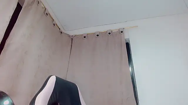 Snapshot of Oriana_braom chatting on 01-11-25, 01:37 Oriana braom online show from 01-11-25, 01:37
