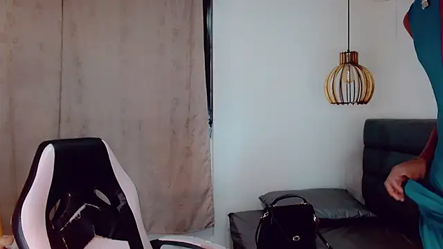 Snapshot of Oriana_braom chatting on 01-18-25, 02:03 Oriana braom online show from 01-18-25, 02:03