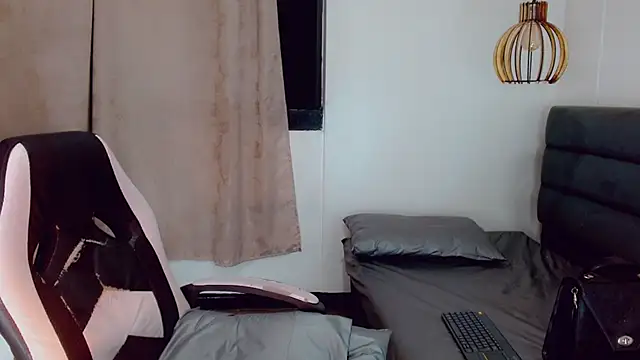 Snapshot of Oriana_braom chatting on 01-22-25, 01:42 Oriana braom online show from 01-22-25, 01:42
