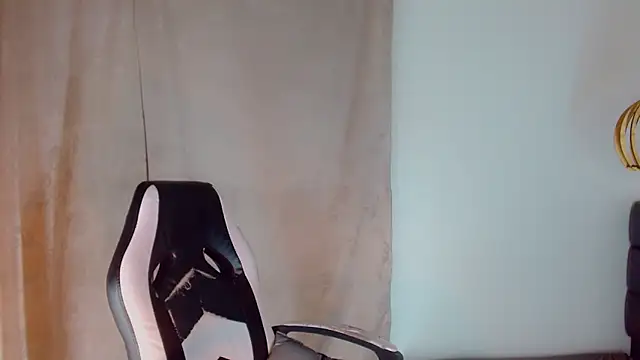 Snapshot of Oriana_braom chatting on 02-26-25, 06:15 Oriana braom online show from 02-26-25, 06:15