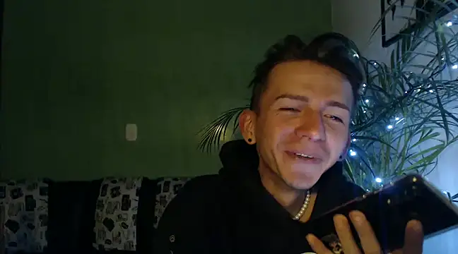 smallgiant27 online show from 12-13-24, 11:17