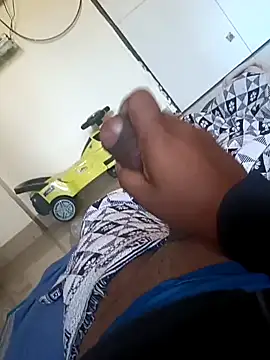 Snapshot of Mmm992170 chatting on 02-17-25, 04:53 Mmm992170 online show from 02-17-25, 04:53