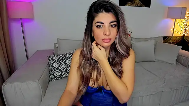 Queenofyouredreams online show from 12-23-24, 01:40