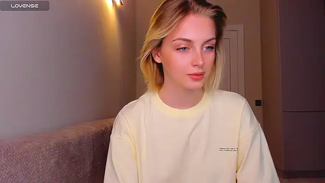 Snapshot of pretty_girlnextdoor chatting on 12-05-24, 06:00 pretty girlnextdoor online show from 12-05-24, 06:00