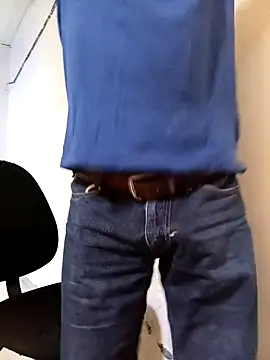 Snapshot of friendsloversex chatting on 09-17-25, 06:42 friendsloversex online show from 09-17-25, 06:42