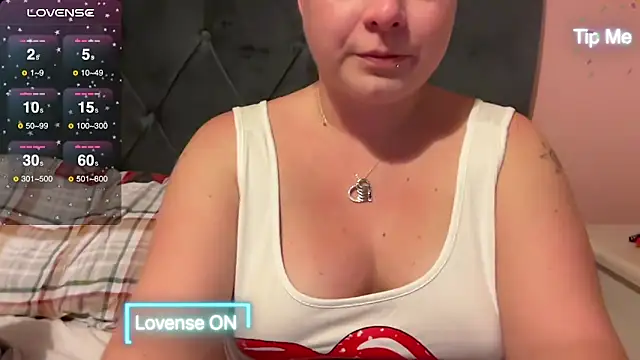 Snapshot of NaughtyWifeUK chatting on 12-03-24, 09:34 NaughtyWifeUK online show from 12-03-24, 09:34