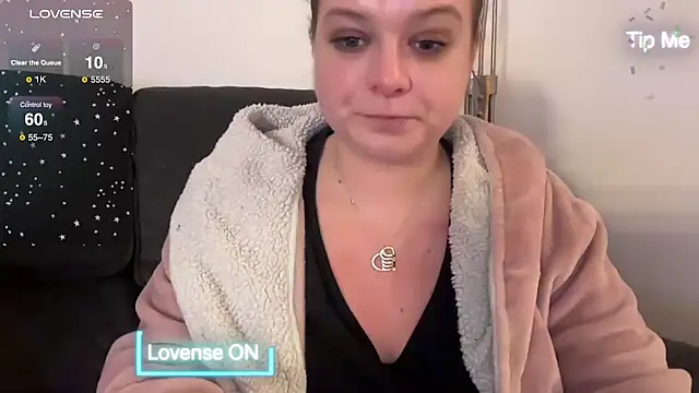 Snapshot of NaughtyWifeUK chatting on 12-14-24, 09:35 NaughtyWifeUK online show from 12-14-24, 09:35