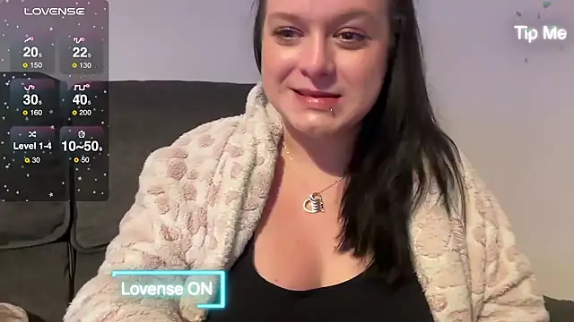 Snapshot of NaughtyWifeUK chatting on 01-01-25, 01:15 NaughtyWifeUK online show from 01-01-25, 01:15