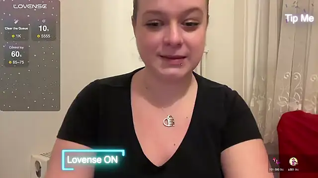 Snapshot of NaughtyWifeUK chatting on 01-05-25, 11:12 NaughtyWifeUK online show from 01-05-25, 11:12