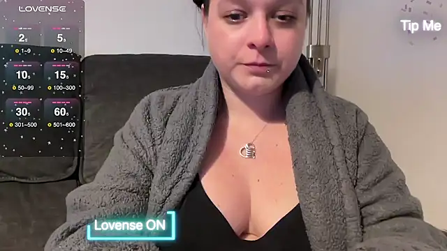 Snapshot of NaughtyWifeUK chatting on 02-16-25, 11:16 NaughtyWifeUK online show from 02-16-25, 11:16