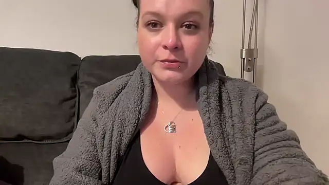 Snapshot of NaughtyWifeUK chatting on 03-11-25, 11:59 NaughtyWifeUK online show from 03-11-25, 11:59