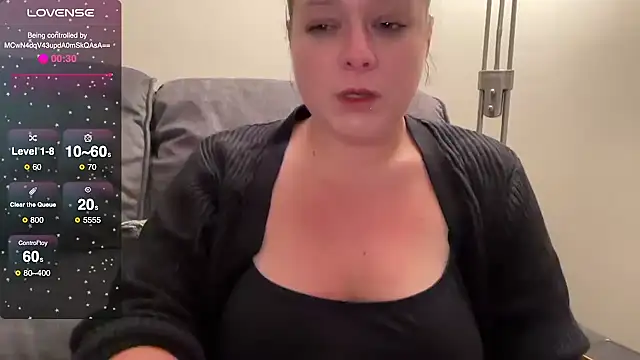 Snapshot of NaughtyWifeUK chatting on 09-24-25, 12:25 NaughtyWifeUK online show from 09-24-25, 12:25