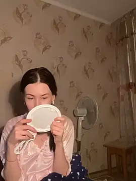 Starry Siren online show from 12-19-25, 05:09