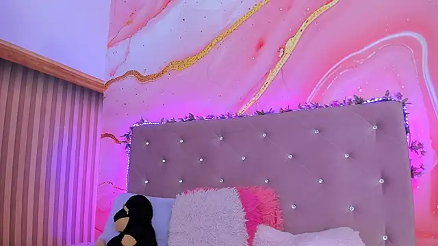 Snapshot of Daisy__rose chatting on 02-19-25, 11:06 Daisy rose online show from 02-19-25, 11:06