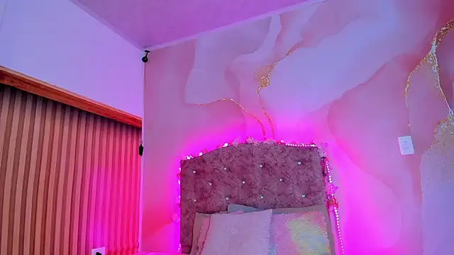 Snapshot of Daisy__rose chatting on 03-21-25, 03:01 Daisy rose online show from 03-21-25, 03:01