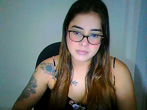 Snapshot of maliamiller chatting on 04-21-26, 07:47 maliamiller online show from 04-21-26, 07:47