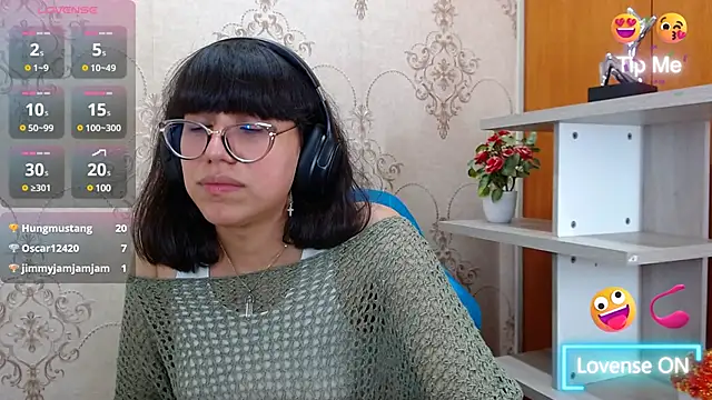 Snapshot of Nataly_Cloud chatting on 12-17-24, 04:11 Nataly Cloud online show from 12-17-24, 04:11