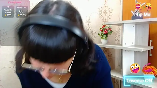 Snapshot of Nataly_Cloud chatting on 01-04-25, 12:49 Nataly Cloud online show from 01-04-25, 12:49