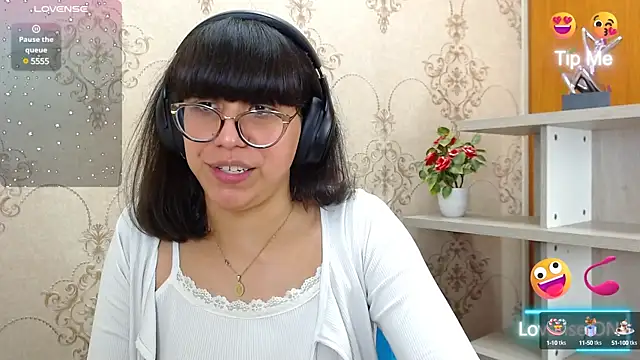 Snapshot of Nataly_Cloud chatting on 01-17-25, 04:15 Nataly Cloud online show from 01-17-25, 04:15