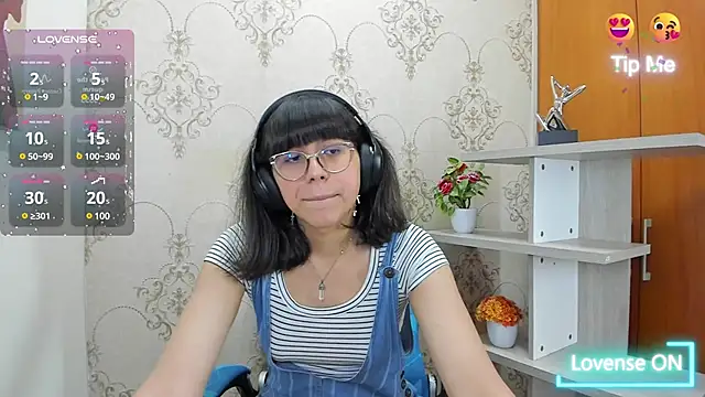 Snapshot of Nataly_Cloud chatting on 02-06-25, 12:26 Nataly Cloud online show from 02-06-25, 12:26