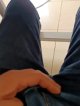 huzi518 online show from 10-28-25, 02:26