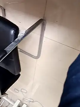 huzi518 online show from 10-30-25, 02:46