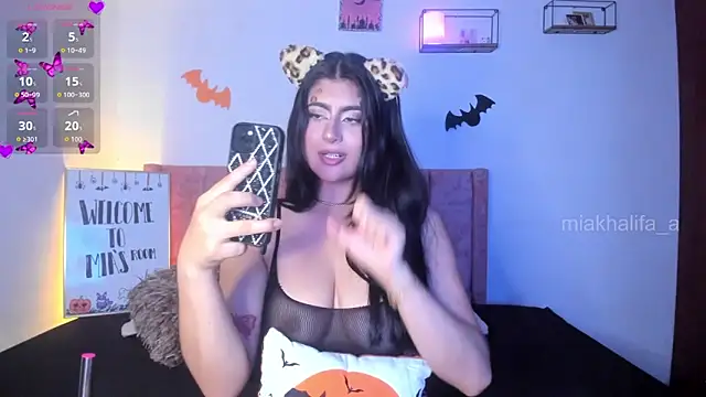 miakhalifaaa  online show from 10-16-25, 10:00