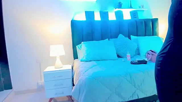 Mia brunette26 online show from 01-08-25, 03:40