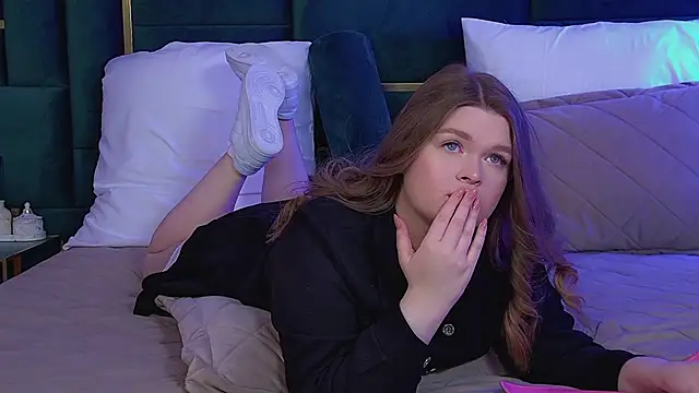 CrystalLyons online show from 03-22-26, 06:28