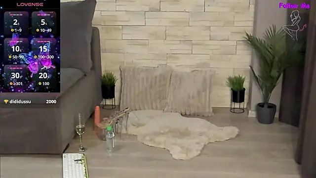 Snapshot of VictoriaMazze chatting on 06-26-26, 12:15 VictoriaMazze online show from 06-26-26, 12:15