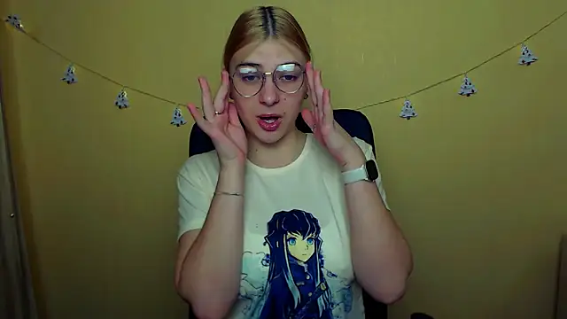 Luna Lush  online show from 12-15-24, 09:35