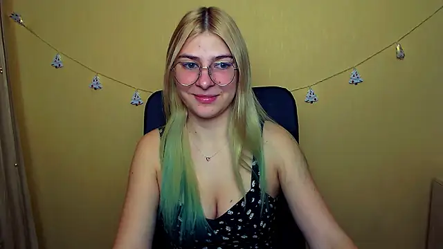 Luna Lush  online show from 12-20-24, 09:21