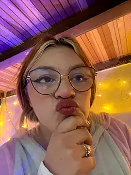 SophiaWeestt99 online show from 09-10-25, 02:22