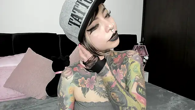 NikkiRamone online show from 01-10-25, 03:16