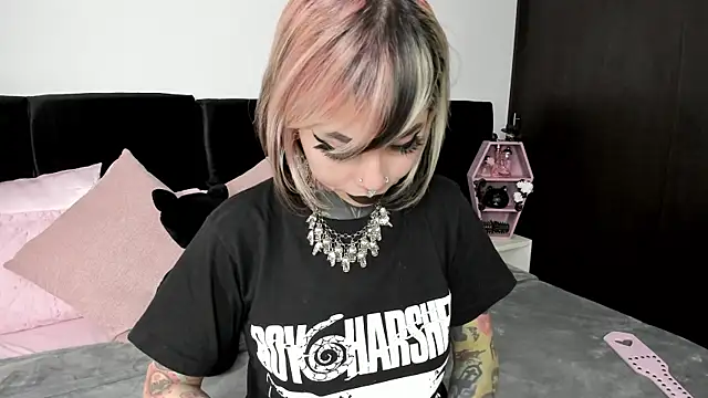 NikkiRamone online show from 01-11-25, 06:23