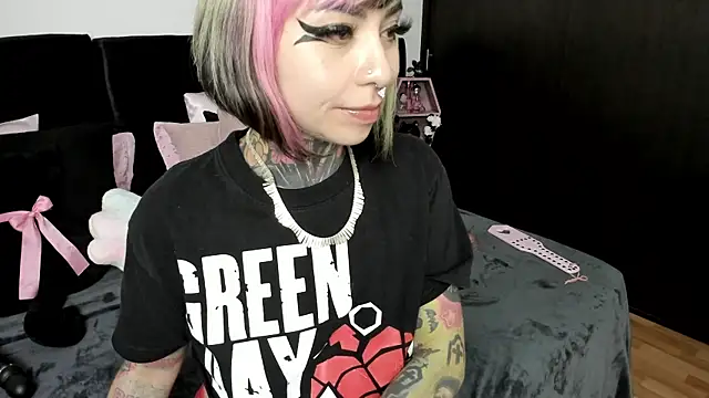 NikkiRamone online show from 02-11-25, 09:53