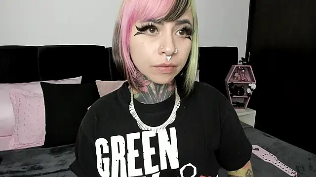 NikkiRamone online show from 02-11-25, 12:58