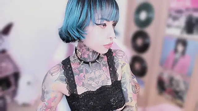 Snapshot of NikkiRamone chatting on 02-10-26, 10:30 NikkiRamone online show from 02-10-26, 10:30