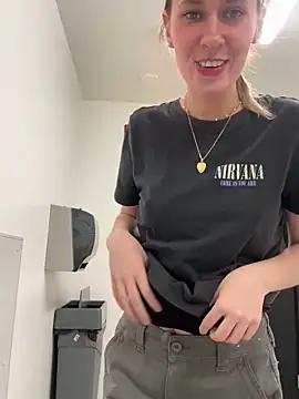 Snapshot of M1ssyk1ssy chatting on 01-15-25, 01:02 M1ssyk1ssy online show from 01-15-25, 01:02