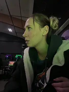 Snapshot of M1ssyk1ssy chatting on 01-16-25, 11:27 M1ssyk1ssy online show from 01-16-25, 11:27