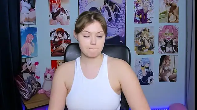 Snapshot of nikole_kitt chatting on 02-17-25, 10:47 nikole kitt online show from 02-17-25, 10:47